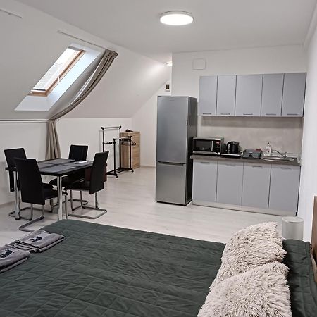 Mira Apartman Debrecen Eksteriør bilde