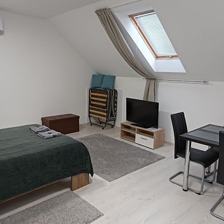 Mira Apartman Debrecen Eksteriør bilde