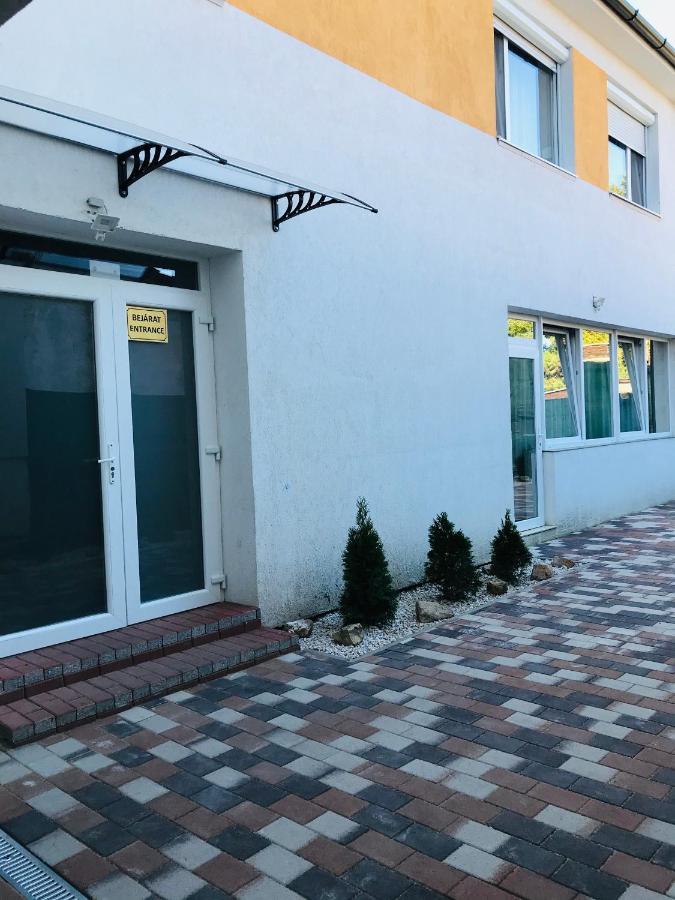 Mira Apartman Debrecen Eksteriør bilde