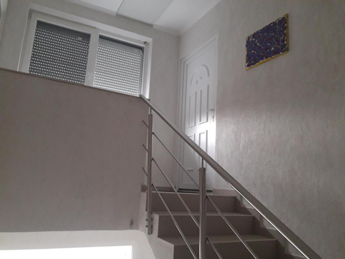 Mira Apartman Debrecen Eksteriør bilde